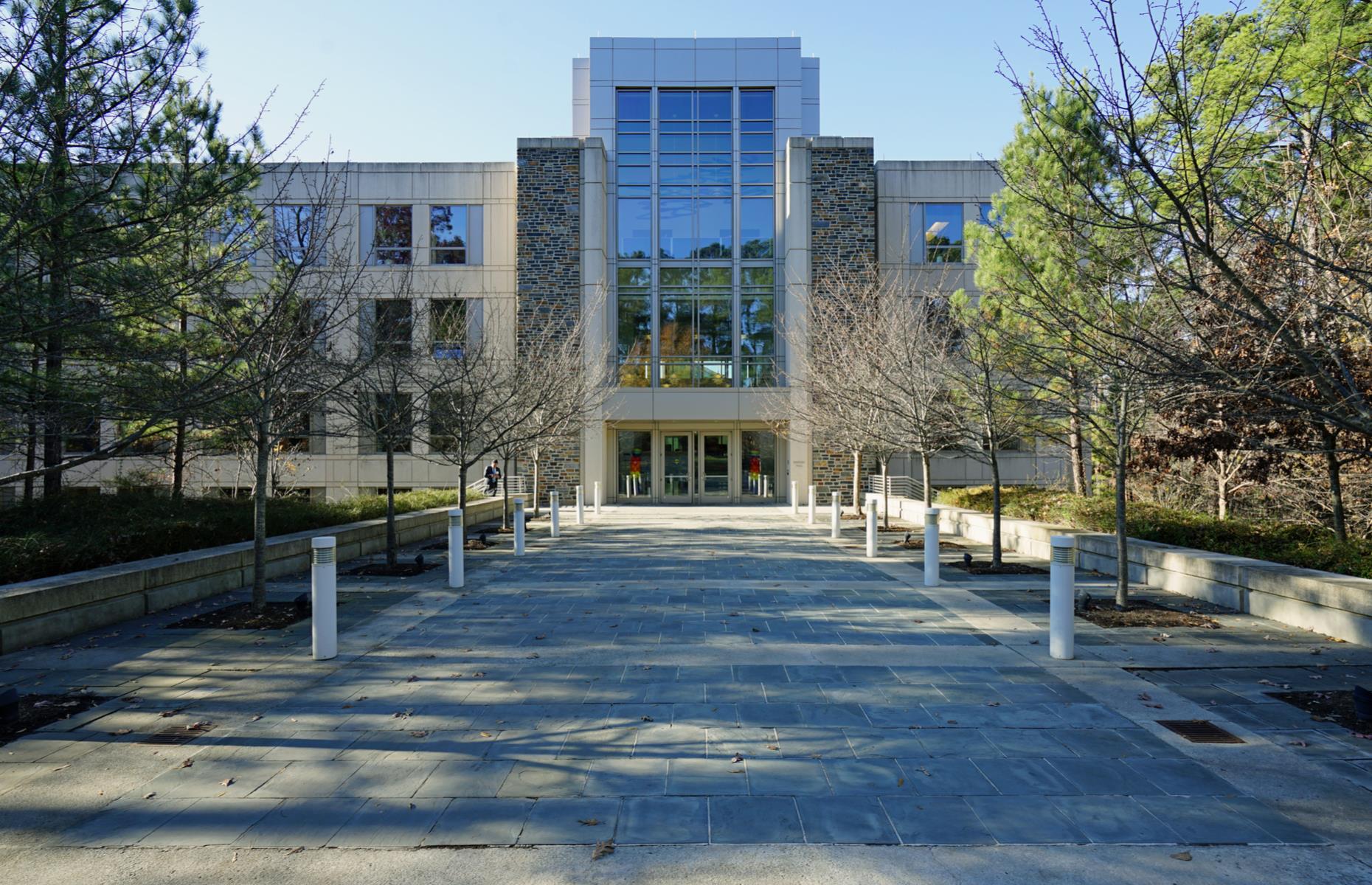 Joint 24. The Fuqua School of Business, USA